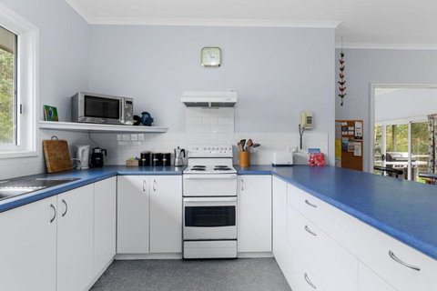 A Little Touch Of Paradise - Tourism Hervey Bay 4