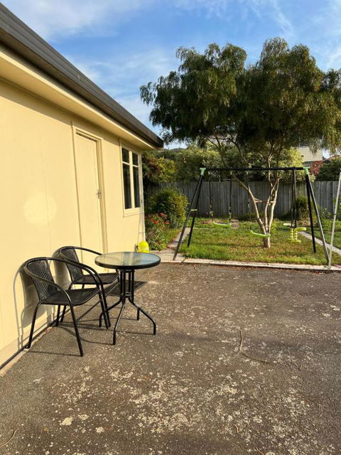 A Lovely Studio In Kings Meadows - Tourism Hervey Bay 4