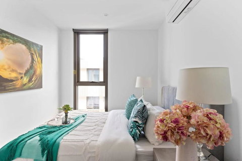 A Lux 2BR Apt Near South Melbourne Market - Tourism Hervey Bay 0