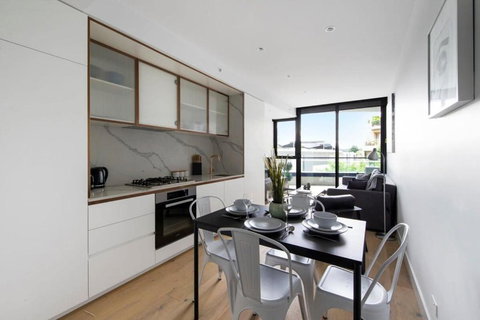 A Lux & Cozy 2BR Apt In The Heart Of Chapel Street - Tourism Hervey Bay 4