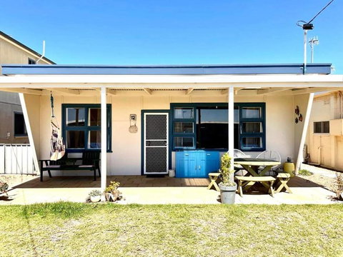 A Magic Shack - Relax, Recharge, Frolic & Fish - Hervey Bay Accommodation 0