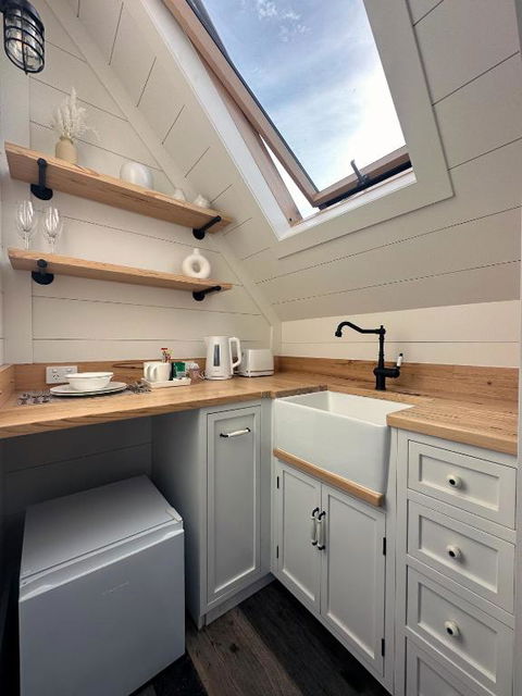 A Majestic Victorian Private Rear Access Quarters - Tourism Hervey Bay 3