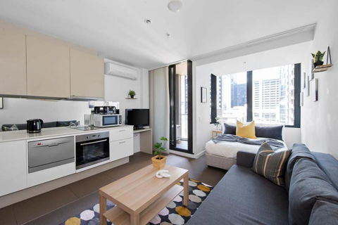 A Modern Studio Right Next To Southern Cross - Tourism Hervey Bay 0