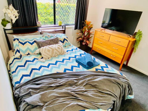 A Peaceful Private Home Away From Home In Pacific Pines - Tourism Hervey Bay 1