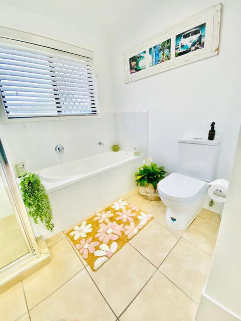 A Peaceful Private Home Away From Home In Pacific Pines - Tourism Hervey Bay 4