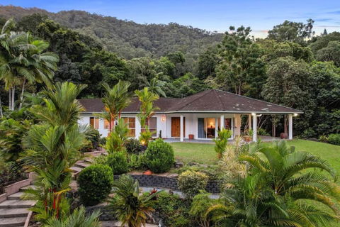 A Piece Of Tropical Paradise-Near Crystal Cascades - Tourism Hervey Bay 0