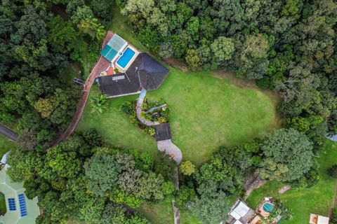 A Piece Of Tropical Paradise-Near Crystal Cascades - Tourism Hervey Bay 2