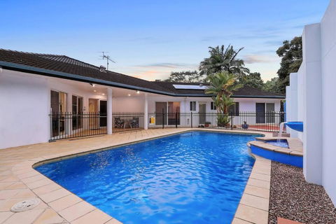 A Piece Of Tropical Paradise-Near Crystal Cascades - Tourism Hervey Bay 3