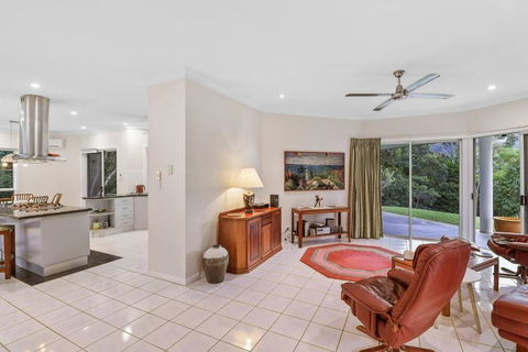A Piece Of Tropical Paradise-Near Crystal Cascades - Tourism Hervey Bay 4