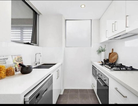 A Private Room - 1 Train Stop To Chatswood CBD - Tourism Hervey Bay 0