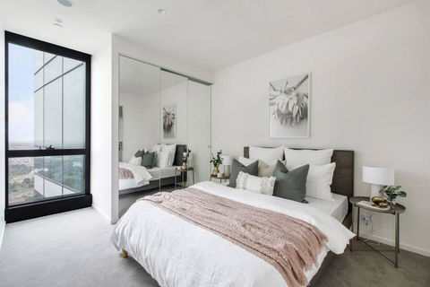A Sky-high Metropolis Retreat Near The CBD - Tourism Hervey Bay 2