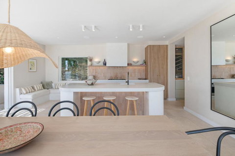 A Slice Of Paradise, Newly Transformed Avalon House With Breathtaking Views - Tourism Hervey Bay 3