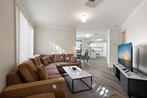 A Stones Throw - Tourism Hervey Bay 1