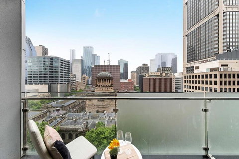 A Stylish Apt For 4 Near Queen Victoria Market - Tourism Hervey Bay 4