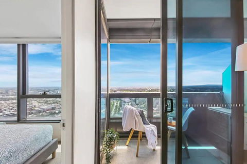 A Stylish & Modern 2BR Apartment Fantastic Views - Tourism Hervey Bay 3