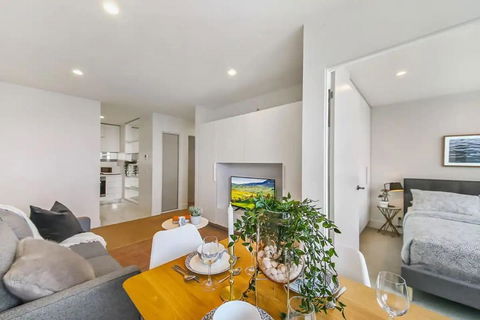 A Stylish & Modern 2BR Apartment Fantastic Views - Tourism Hervey Bay 4
