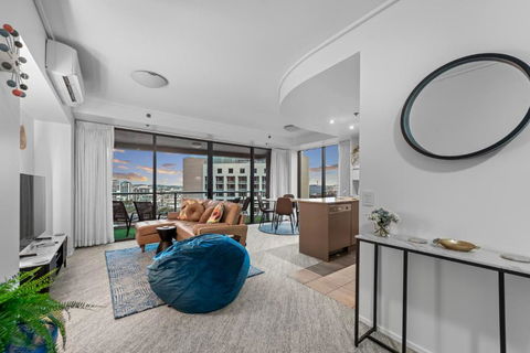 A Touch Of Class - 2Bed-2Bath-1Car-Balcony-Views - CBD - Tourism Hervey Bay 0