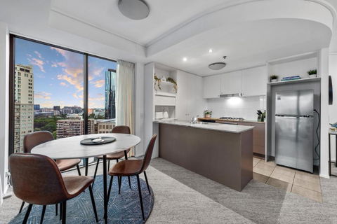 A Touch Of Class - 2Bed-2Bath-1Car-Balcony-Views - CBD - Tourism Hervey Bay 3