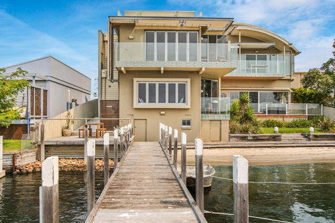 A Window On The Bay - Hervey Bay Accommodation 0