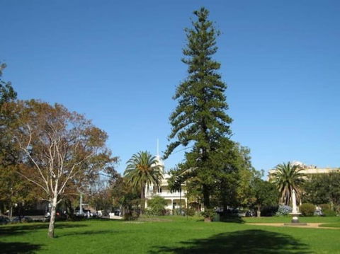 A1 Architectural Sth Melb Home Sleeps 4 Martin - Tourism Hervey Bay 4