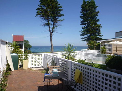 Absolute Beachfront 2BR Pet-Friendly Terrace - The Coachhouse - Tourism Hervey Bay 1