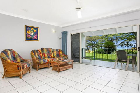 Absolute Beachfront Apartment - Tourism Hervey Bay 0