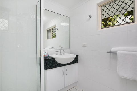 Absolute Beachfront Apartment - Tourism Hervey Bay 3