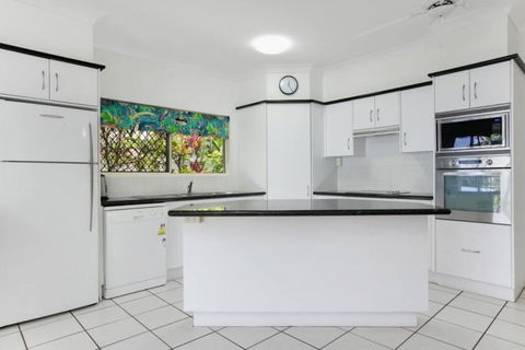 Absolute Beachfront Apartment - Tourism Hervey Bay 1