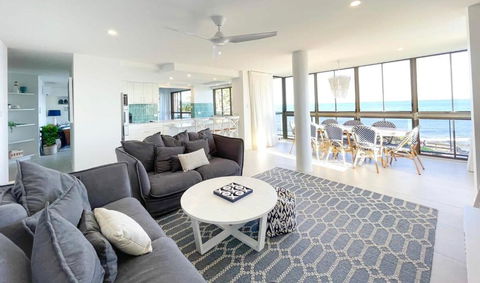 Absolute Beachfront Bliss On Kings Beach - Tourism Hervey Bay 2