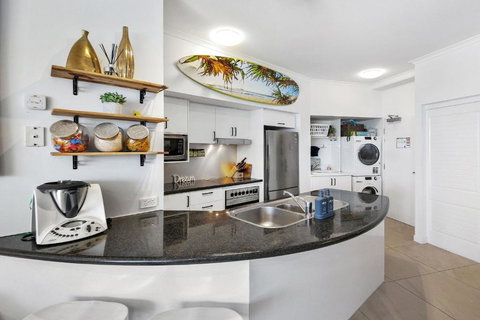 Absolute Beachfront Rolling Surf Resort - Tourism Hervey Bay 1