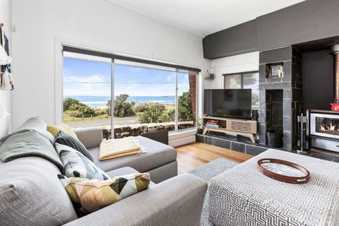 Absolute Beachfront Views Apollo Bay - Tourism Hervey Bay 0