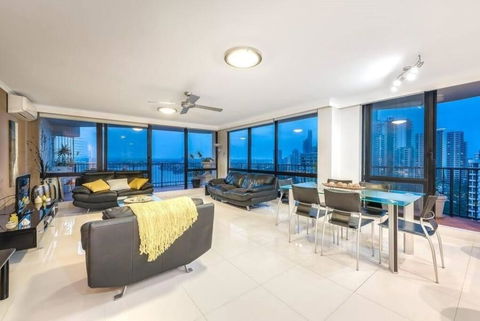 ABSOLUTE Riverfront 2br Apt, Views From Every Room - Tourism Hervey Bay 1