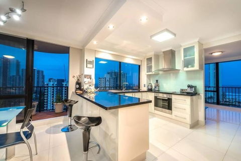 ABSOLUTE Riverfront 2br Apt, Views From Every Room - Tourism Hervey Bay 3