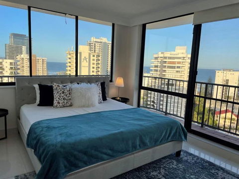 ABSOLUTE Riverfront 2br Apt, Views From Every Room - Tourism Hervey Bay 2