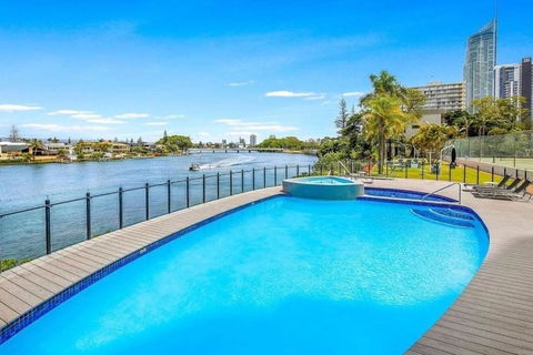 ABSOLUTE Riverfront 2br Apt, Views From Every Room - Tourism Hervey Bay 0