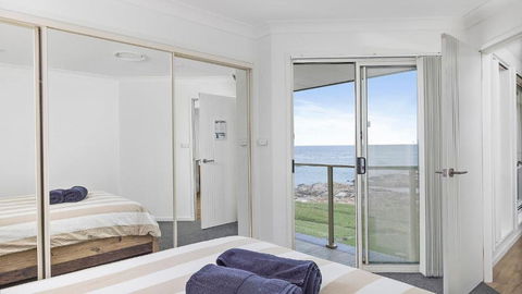 Absolute Waterfront Anna Bay - Tourism Hervey Bay 4