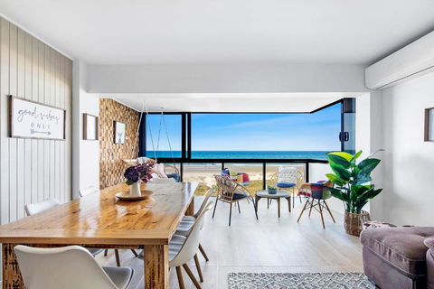 Absolutly Beachfront Surfers Paradise, Pure Shores! - Tourism Hervey Bay 0