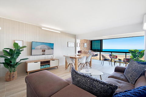 Absolutly Beachfront Surfers Paradise, Pure Shores! - Tourism Hervey Bay 4