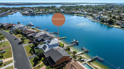 Acacia Shores - Waterfront - Tourism Hervey Bay 1