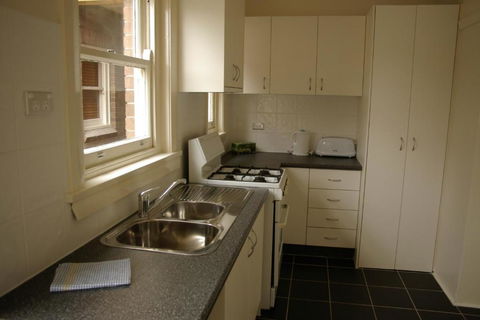 Accommodation Sydney Rockdale - 2 Bedroom Pet Friendly Budget Apartments With Balconies - Tourism Hervey Bay 1