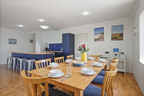 Across The Way, Golf And Beach Heaven - Tourism Hervey Bay 4