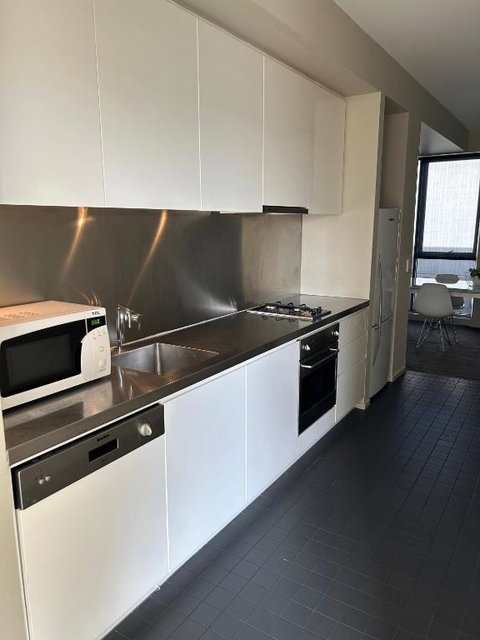 Adele Apartment Hotel East Melbourne - Hervey Bay Accommodation 3