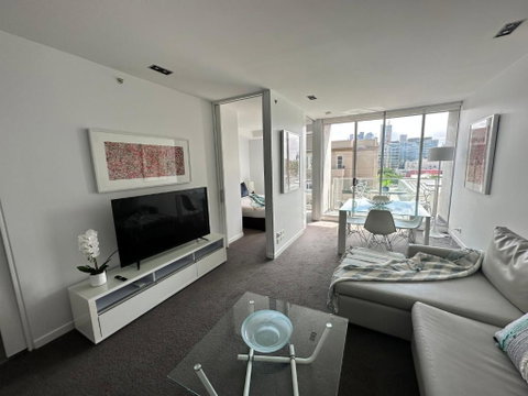 Adele Apartment Hotel East Melbourne - Hervey Bay Accommodation 2