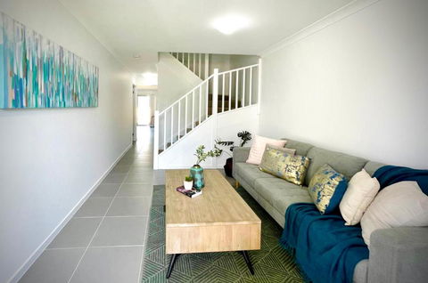 Adorable Modern 4 Br House WiFi & Parking - Tourism Hervey Bay 0