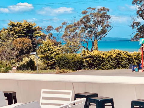 Adorable Studio Next To Cafe, Walk To Beach! - Tourism Hervey Bay 0