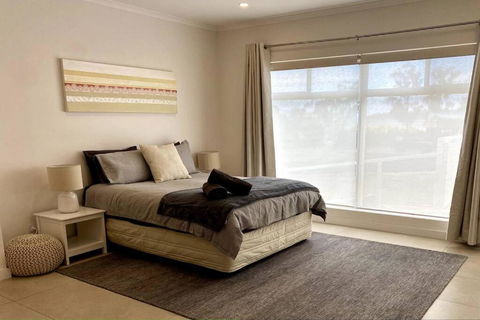 Adorable Studio Next To Cafe, Walk To Beach! - Tourism Hervey Bay 1