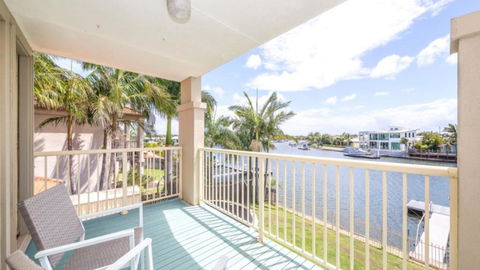Air Conditioned Pet Friendly Canal Home With Wifi - Tourism Hervey Bay 0