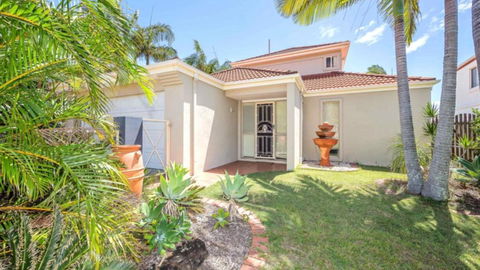 Air Conditioned Pet Friendly Canal Home With Wifi - Tourism Hervey Bay 1