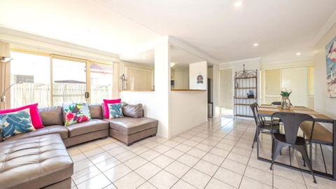 Air Conditioned Pet Friendly Canal Home With Wifi - Tourism Hervey Bay 3