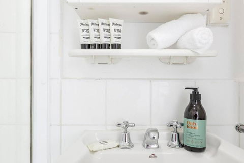 Acland Central Studio - A Cosy St Kilda Escape - Tourism Hervey Bay 3